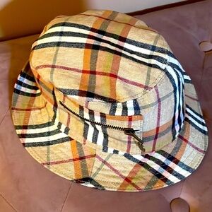 Burberry bucket hat